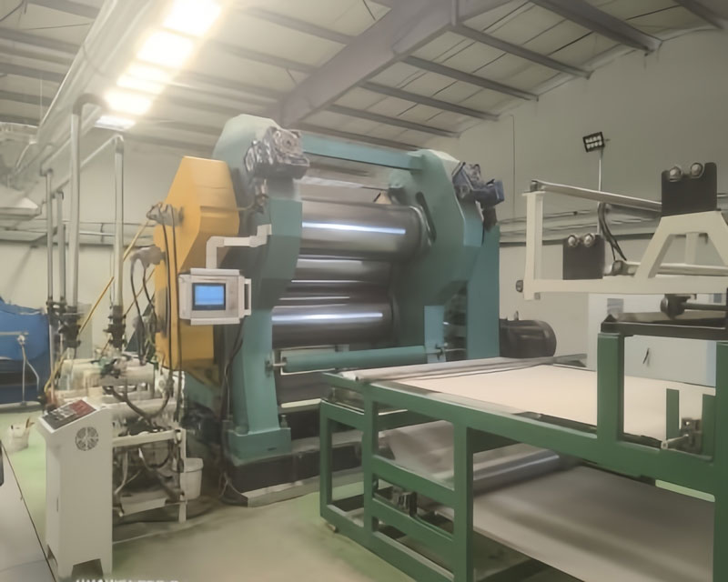 Трехвалковый каландр